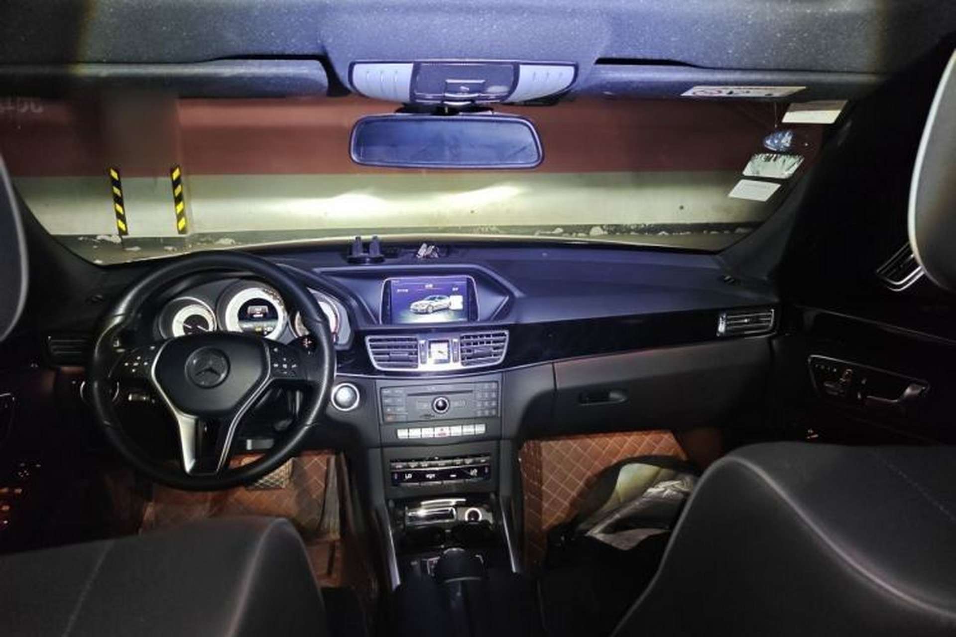 Used Mercedes-Benz E-Class 2015 Facelift E 200 L Sport Edition Center Console