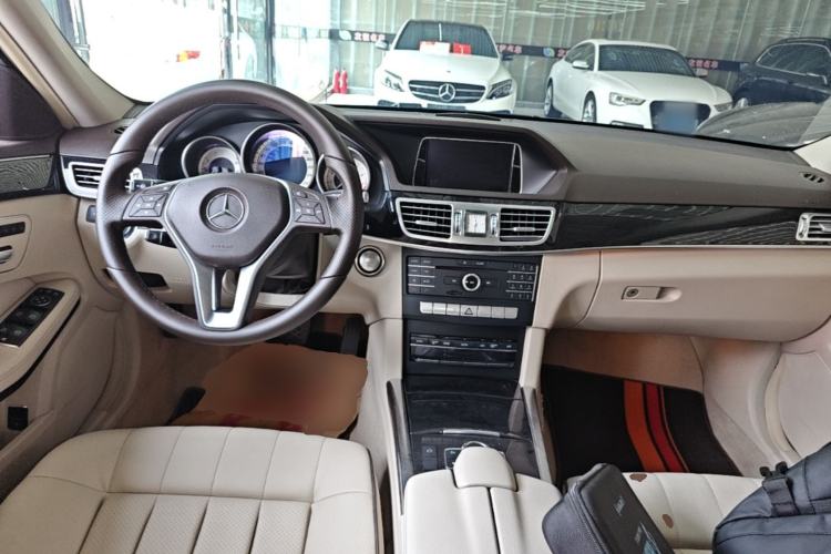 Used Mercedes-Benz E-Class 2015 Restyled E 260 L Sport Edition Center Console