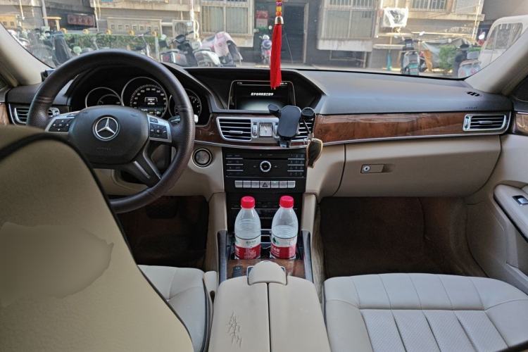 Used Mercedes-Benz E-Class 2015 Facelift E 200 L Center Console