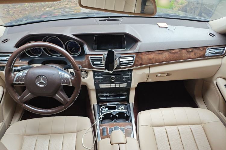 Used Mercedes-Benz E-Class 2015 Facelift E 200 L Center Console