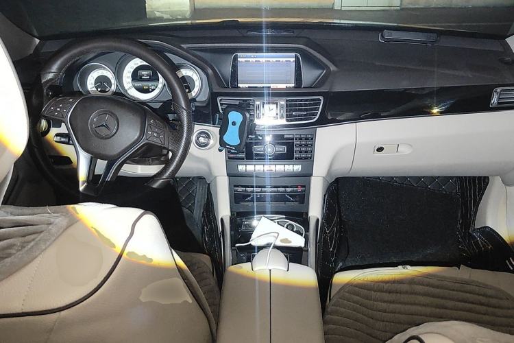 Used Mercedes-Benz E-Class 2015 E 260 L Sport & Fashion Model Center Console