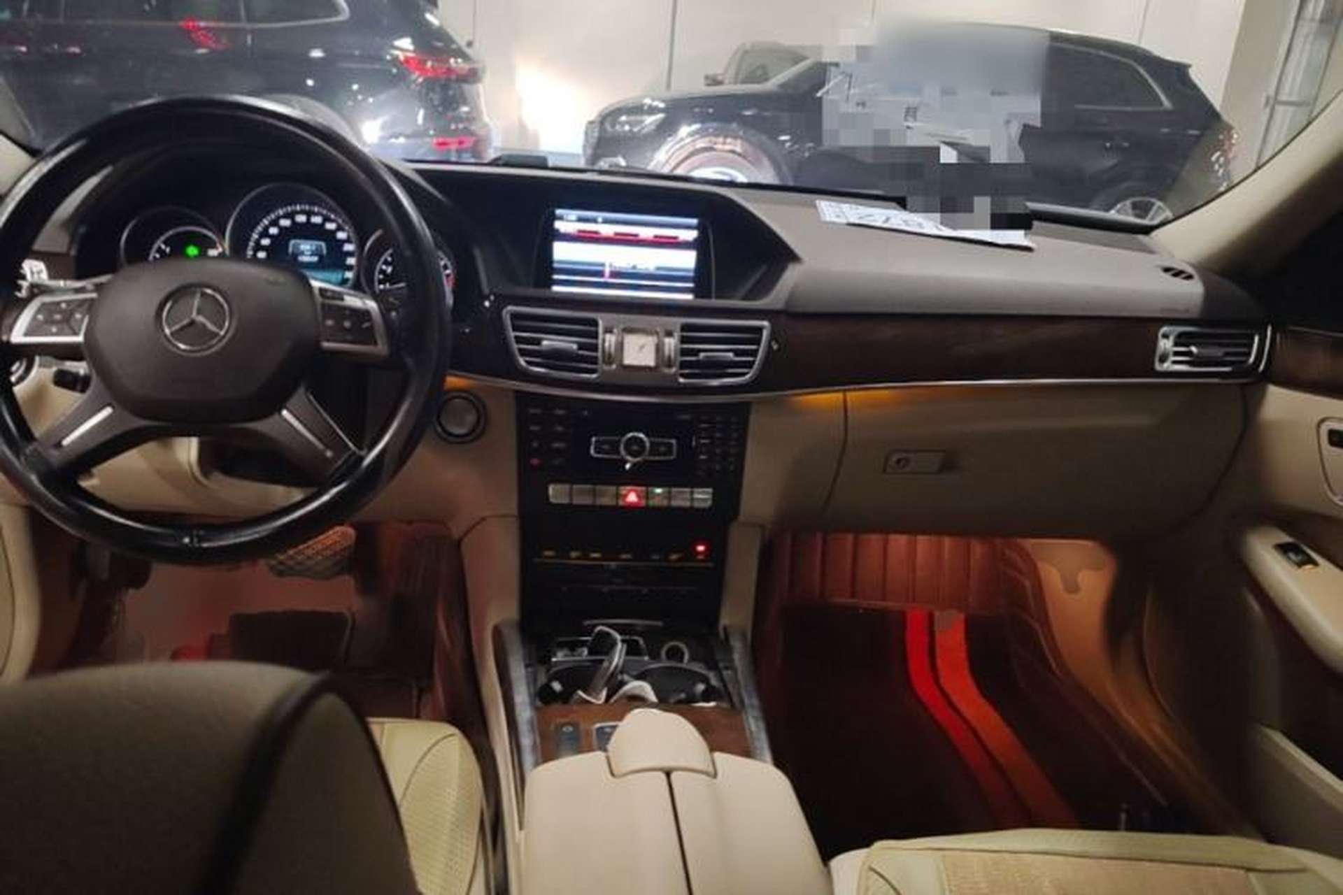 Used Mercedes-Benz E-Class 2015 E 200 L Center Console
