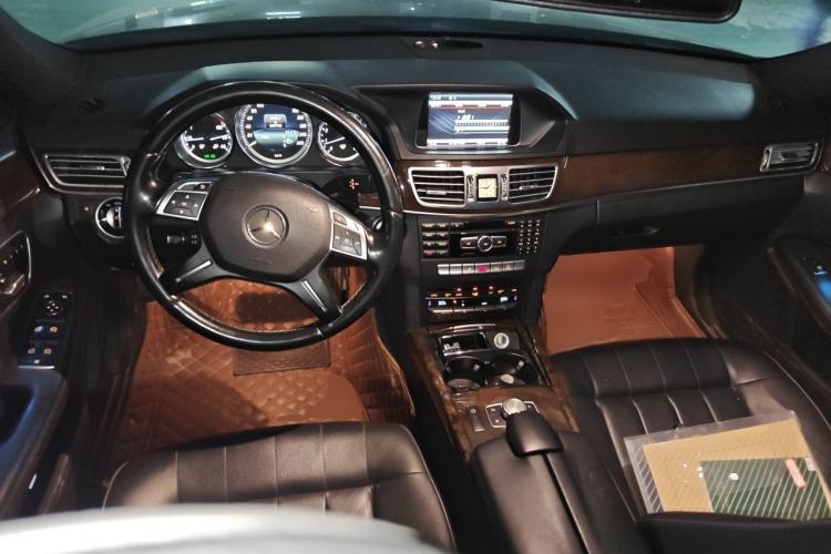Used Mercedes-Benz E-Class 2015 E 200 L Center Console