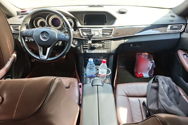 Used Mercedes-Benz E-Class 2015 E 320 L Sport 4MATIC Center Console