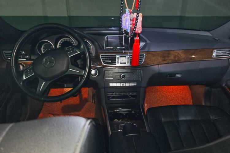 Used Mercedes-Benz E-Class 2015 Facelift E 200 L Center Console