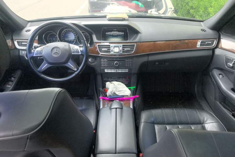 Used Mercedes-Benz E-Class 2015 Facelift E 260 L Luxury Edition Center Console
