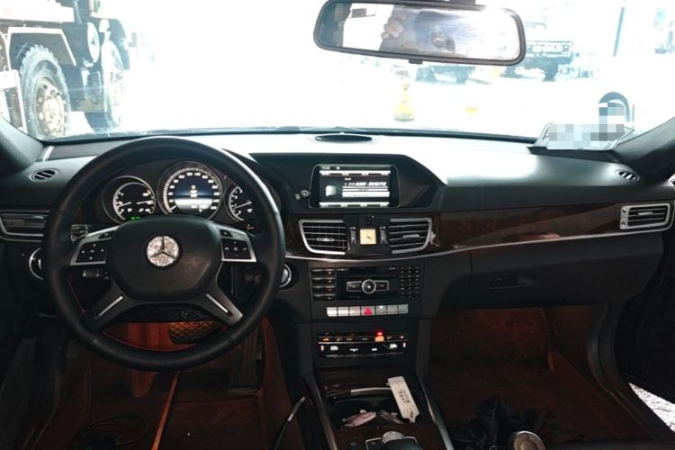 Used Mercedes-Benz E-Class 2015 E 180 L Center Console