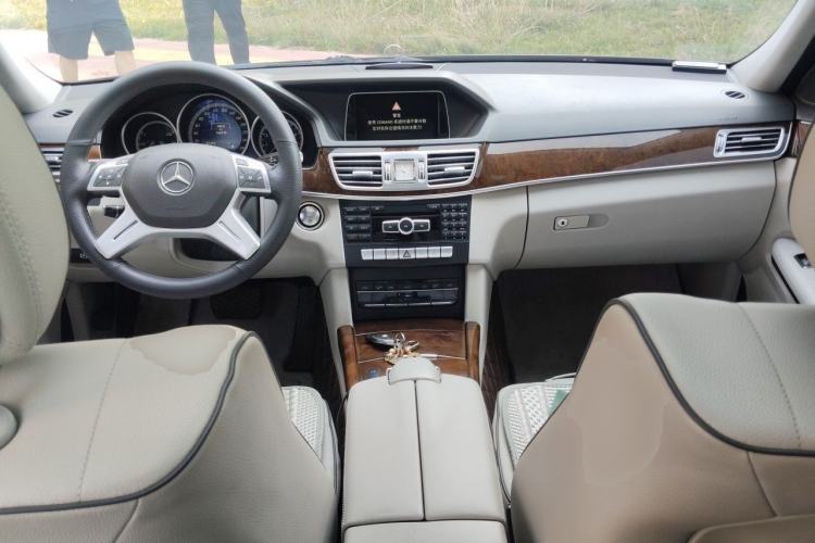 Used Mercedes-Benz E-Class 2015 Revised E 260 L Center Console