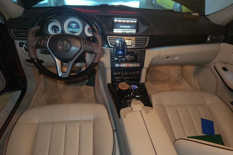 Used Mercedes-Benz E-Class 2015 E 260 L Sport & Fashion Model Center Console