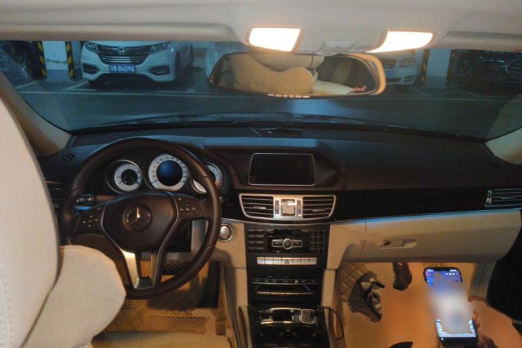 Used Mercedes-Benz E-Class 2015 E 260 L Sport & Fashion Model Center Console