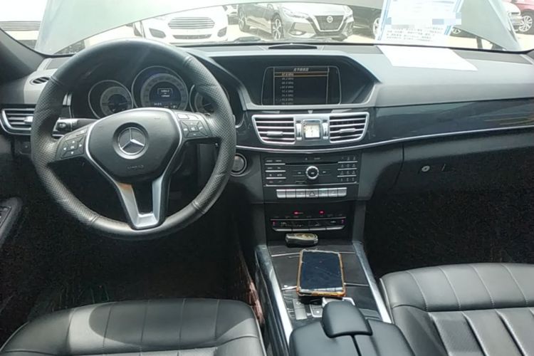 Used Mercedes-Benz E-Class 2015 Revised E 180 L Sport Edition Center Console