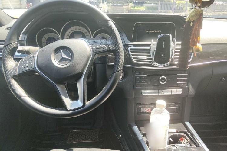 Used Mercedes-Benz E-Class 2015 E 260 L Sport & Fashion Model Center Console