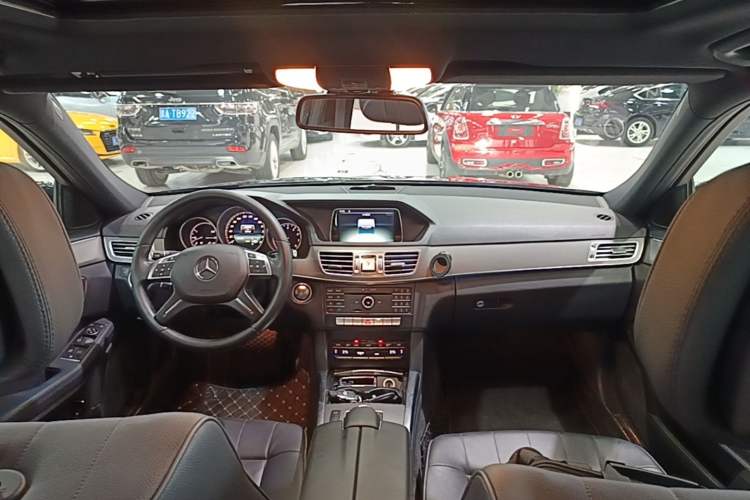 Used Mercedes-Benz E-Class 2015 Facelift E 200 L Center Console