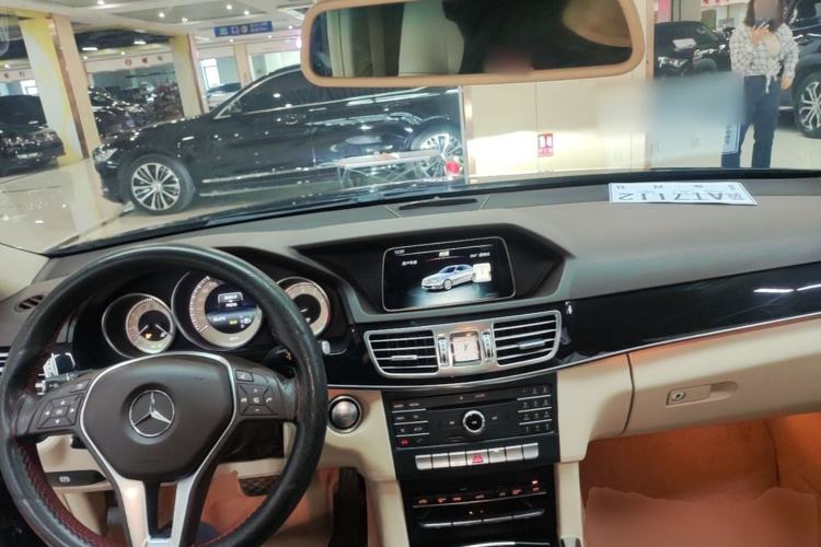 Used Mercedes-Benz E-Class 2015 Restyled E 260 L Sport Edition Center Console