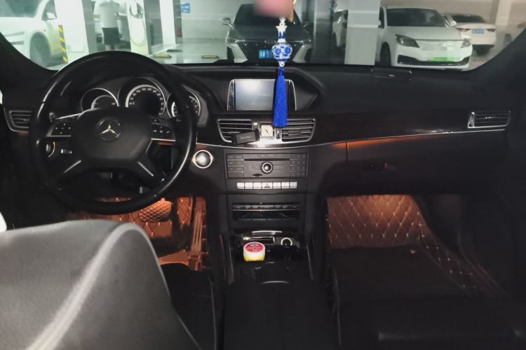 Used Mercedes-Benz E-Class 2015 Facelift E 200 L Center Console