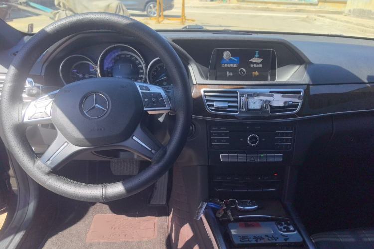 Used Mercedes-Benz E-Class 2015 Facelift E 200 L Center Console