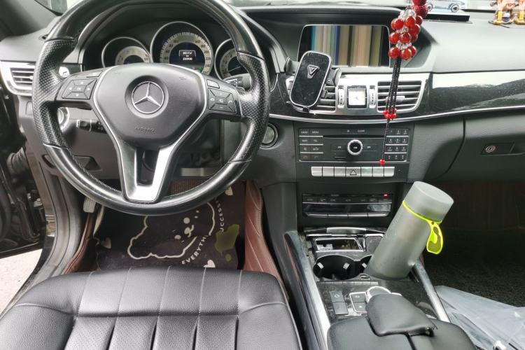 Used Mercedes-Benz E-Class 2015 Facelift E 200 L Sport Edition Center Console