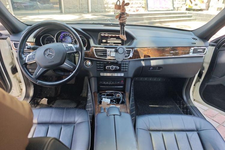 Used Mercedes-Benz E-Class 2015 E 320 L 4MATIC Center Console