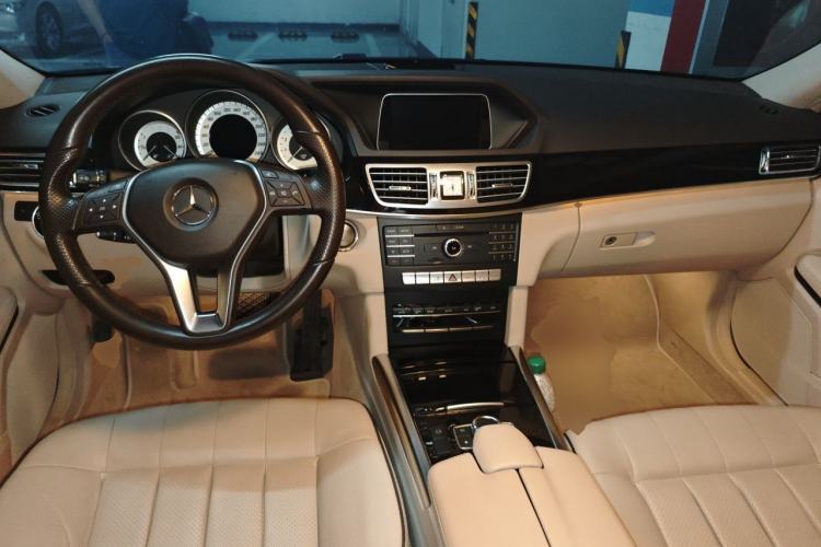 Used Mercedes-Benz E-Class 2015 Facelift E 180 L Center Console