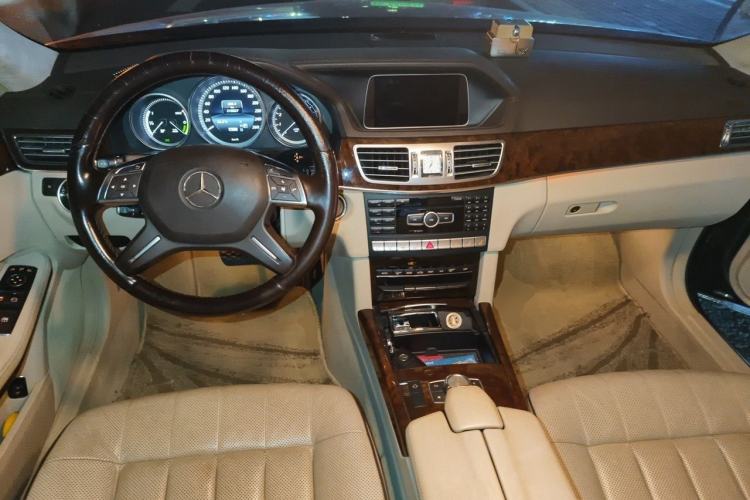 Used Mercedes-Benz E-Class 2015 E 400 L Hybrid Center Console