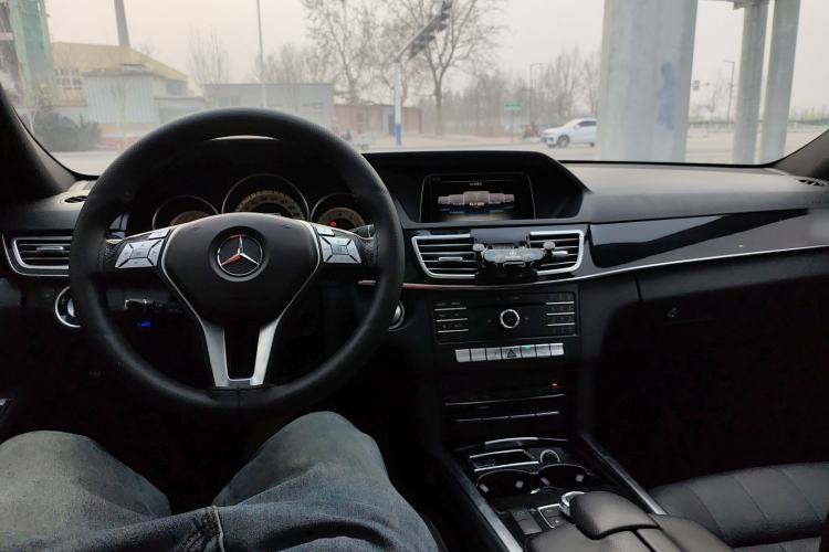 Used Mercedes-Benz E-Class 2015 Restyled E 260 L Sport Edition Center Console