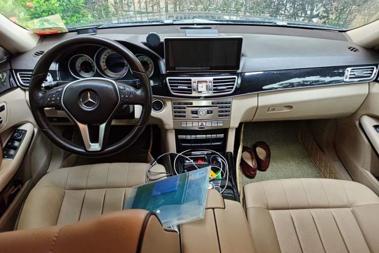Used Mercedes-Benz E-Class 2015 E 200 L Sport Edition Center Console