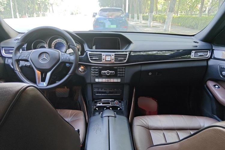 Used Mercedes-Benz E-Class 2015 E 320 L Sport Edition Center Console