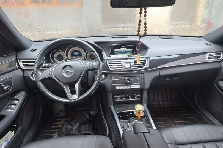 Used Mercedes-Benz E-Class 2015 E 260 L Sport & Fashion Model Center Console