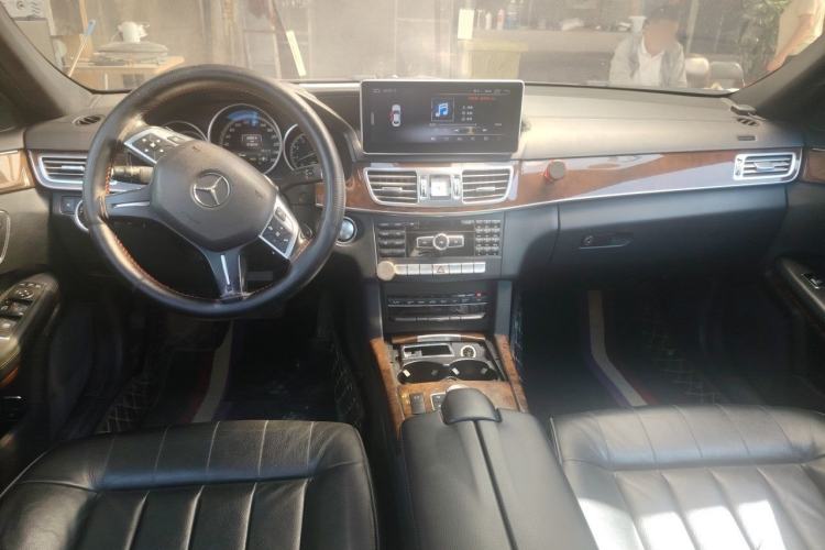 Used Mercedes-Benz E-Class 2015 E 320 L 4MATIC Center Console