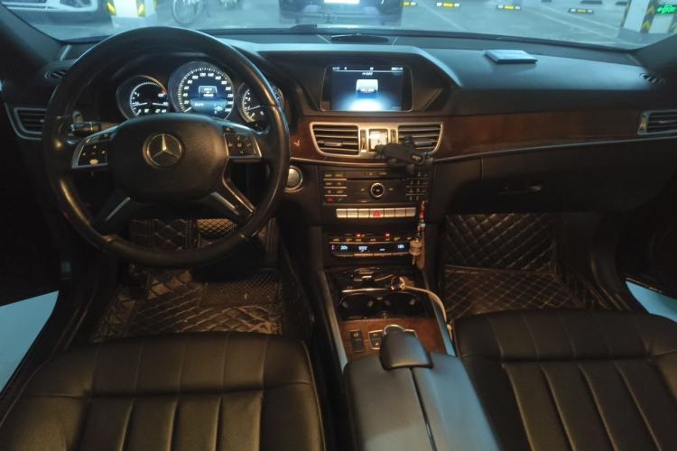 Used Mercedes-Benz E-Class 2015 Facelift E 200 L Center Console