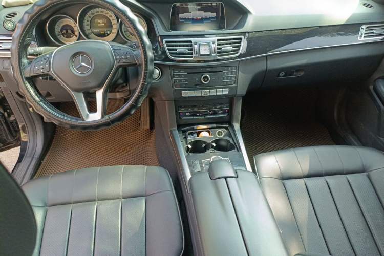 Used Mercedes-Benz E-Class 2015 E 200 L Sport Edition Center Console