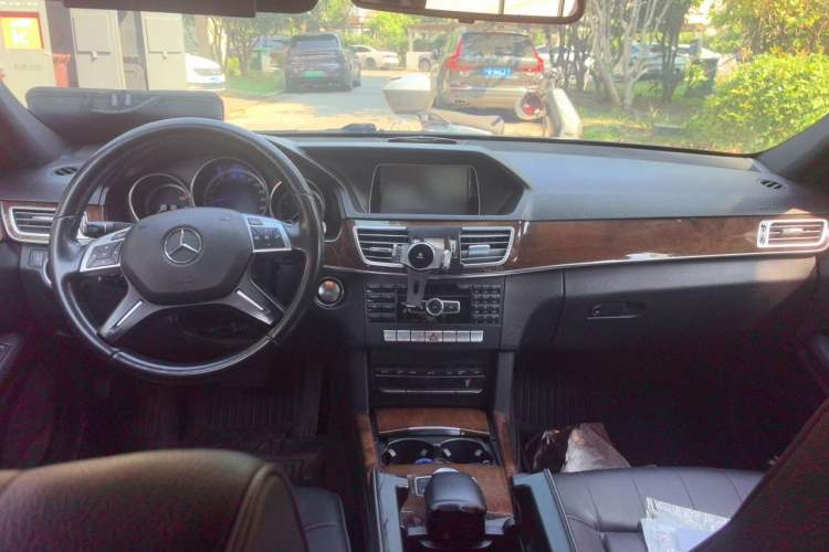 Used Mercedes-Benz E-Class 2015 E 200 L Center Console