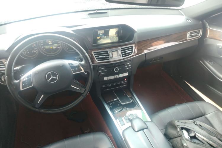 Used Mercedes-Benz E-Class 2015 Facelift E 200 L Center Console