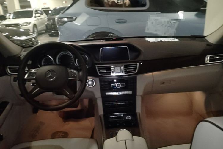 Used Mercedes-Benz E-Class 2015 E 200 L Center Console