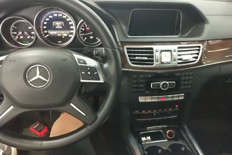 Used Mercedes-Benz E-Class 2015 E 320 L 4MATIC Center Console