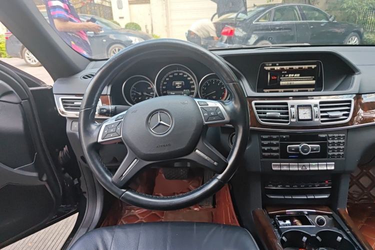 Used Mercedes-Benz E-Class 2015 E 320 L 4MATIC Center Console