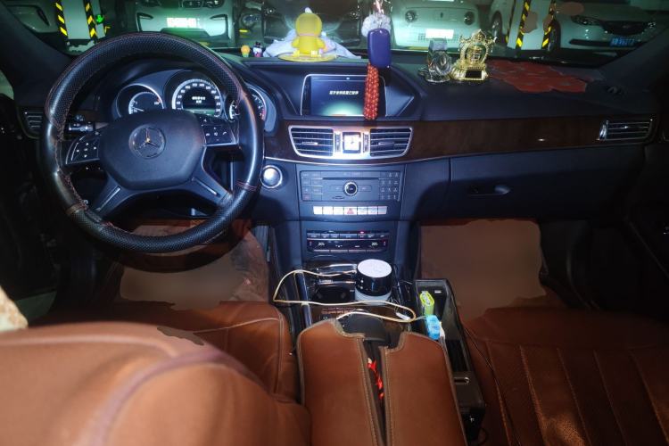 Used Mercedes-Benz E-Class 2015 E 260 L Center Console