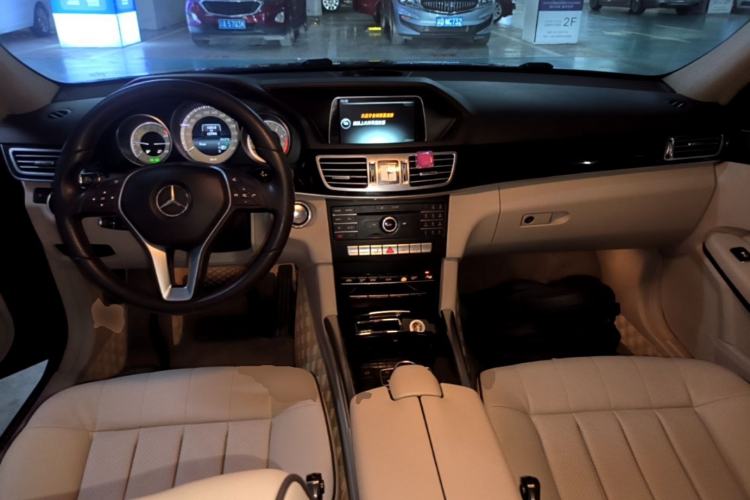 Used Mercedes-Benz E-Class 2015 Restyled E 260 L Sport Edition Center Console