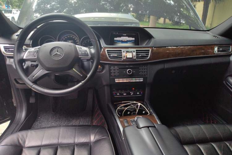 Used Mercedes-Benz E-Class 2015 Facelift E 260 L Luxury Edition Center Console