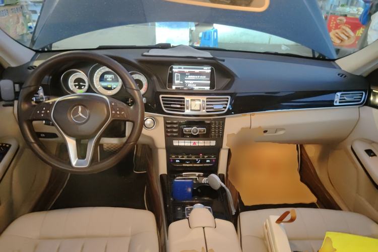 Used Mercedes-Benz E-Class 2015 E 260 L Sport Edition Center Console