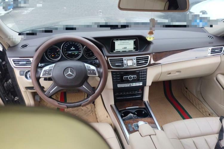 Used Mercedes-Benz E-Class 2015 E 320 L 4MATIC Center Console