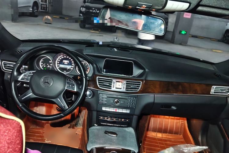 Used Mercedes-Benz E-Class 2015 Facelift E 200 L Center Console