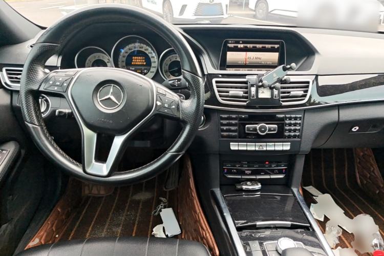 Used Mercedes-Benz E-Class 2015 E 260 L Sport Edition Center Console