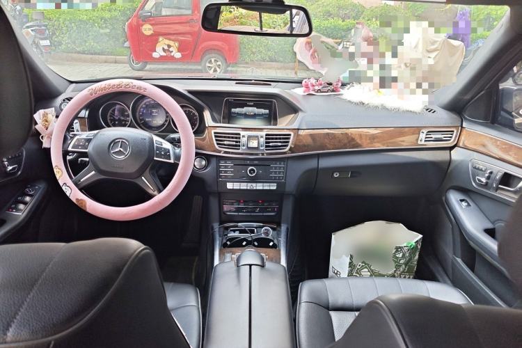 Used Mercedes-Benz E-Class 2015 Facelift E 200 L Center Console