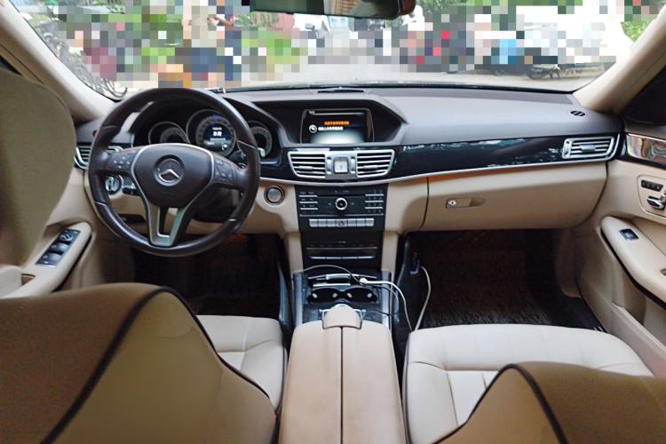 Used Mercedes-Benz E-Class 2015 Facelift E 200 L Sport Edition Center Console