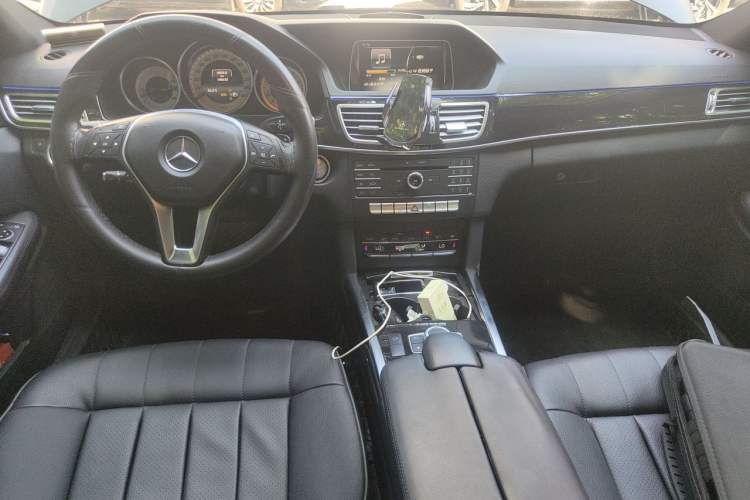 Used Mercedes-Benz E-Class 2015 E 200 L Sport Edition Center Console