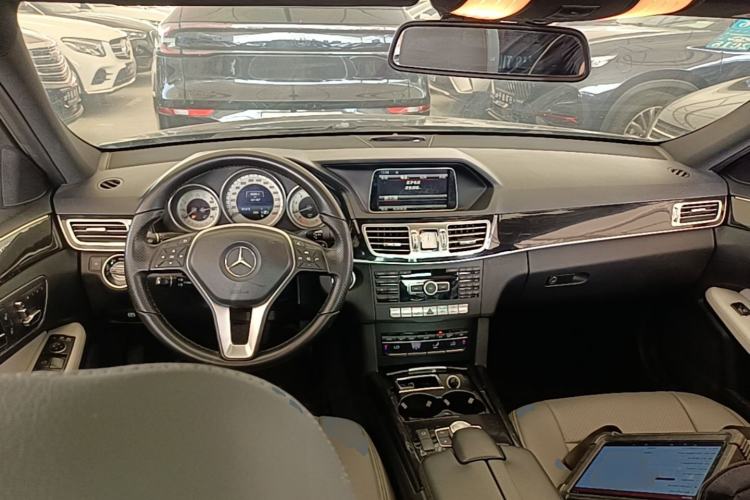 Used Mercedes-Benz E-Class 2015 E 260 L Sport Edition Center Console