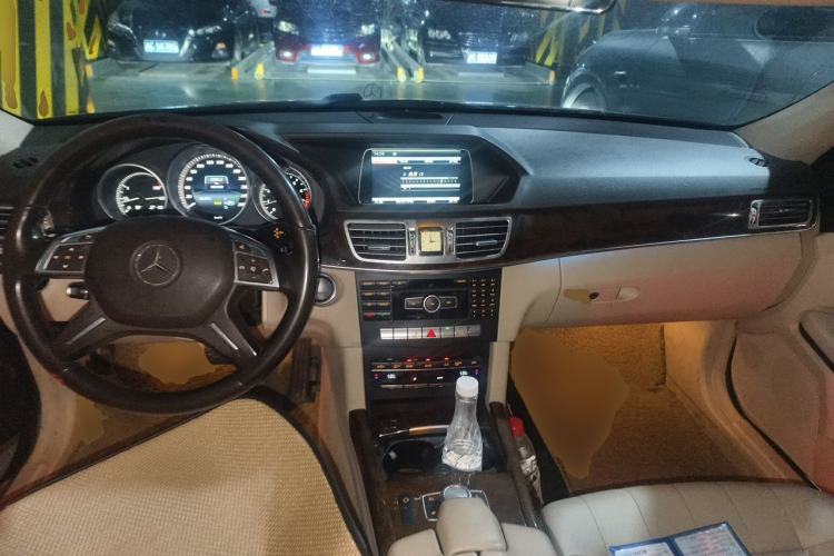 Used Mercedes-Benz E-Class 2015 E 200 L Center Console