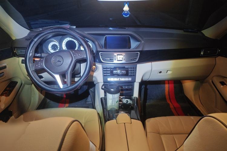 Used Mercedes-Benz E-Class 2015 E 320 L Sport 4MATIC Center Console