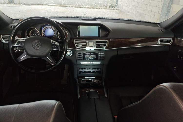 Used Mercedes-Benz E-Class 2015 E 200 L Center Console